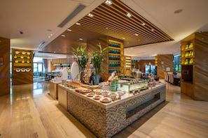 2 restaurants, breakfast, lunch, dinner served; Chinese cuisine