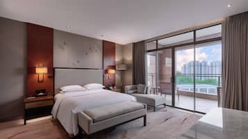 Suíte, 1 cama King | Roupas de cama premium, frigobar, cofres nos quartos