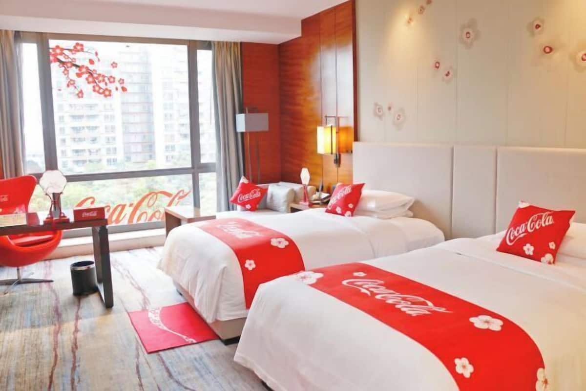 Premium bedding, minibar, in-room safe, iron/ironing board