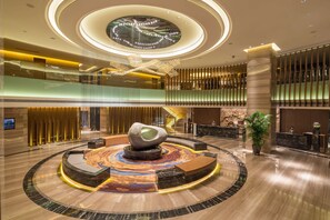 Lobby - DoubleTree by Hilton Guangzhou Science City-Free Shuttle Bus Service During Canton Fair Period (Guangzhou)