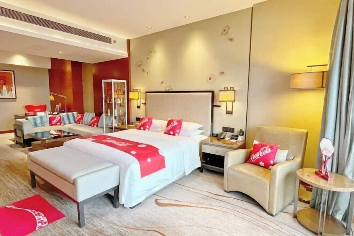 Premium bedding, minibar, in-room safe, iron/ironing board