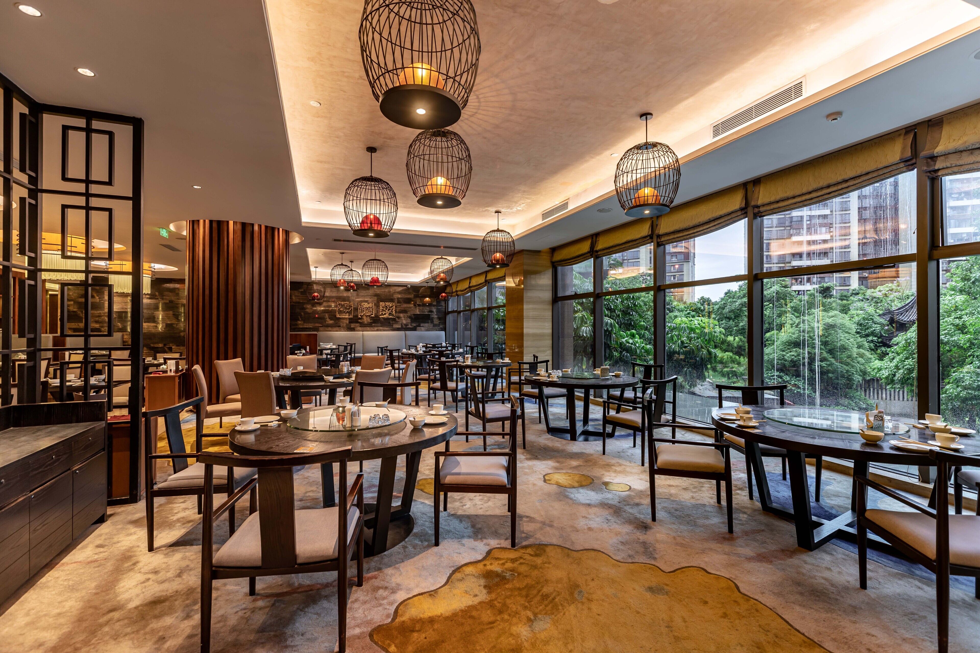 2 restaurants, breakfast, lunch, dinner served; chinese cuisine