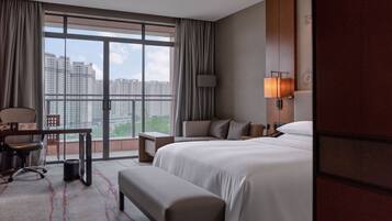 Deluxe Lake View King Room | Premium bedding, minibar, in-room safe, iron/ironing board
