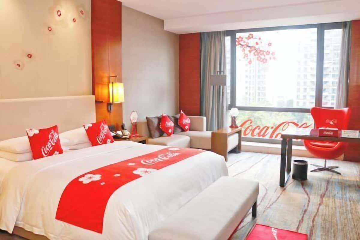 Premium bedding, minibar, in-room safe, iron/ironing board
