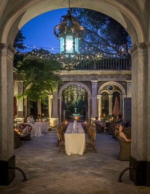 Outdoor dining - Palazzo Margherita (Bernalda)