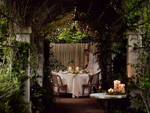 Outdoor dining - Palazzo Margherita (Bernalda)