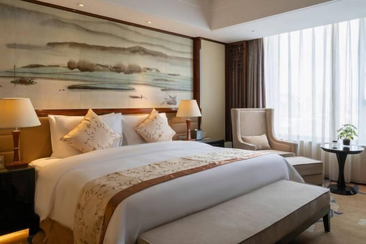 In-room safe, free WiFi