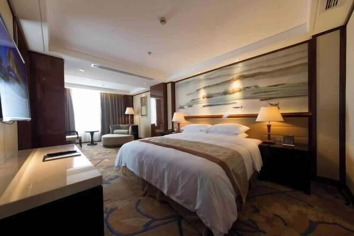 In-room safe, free WiFi