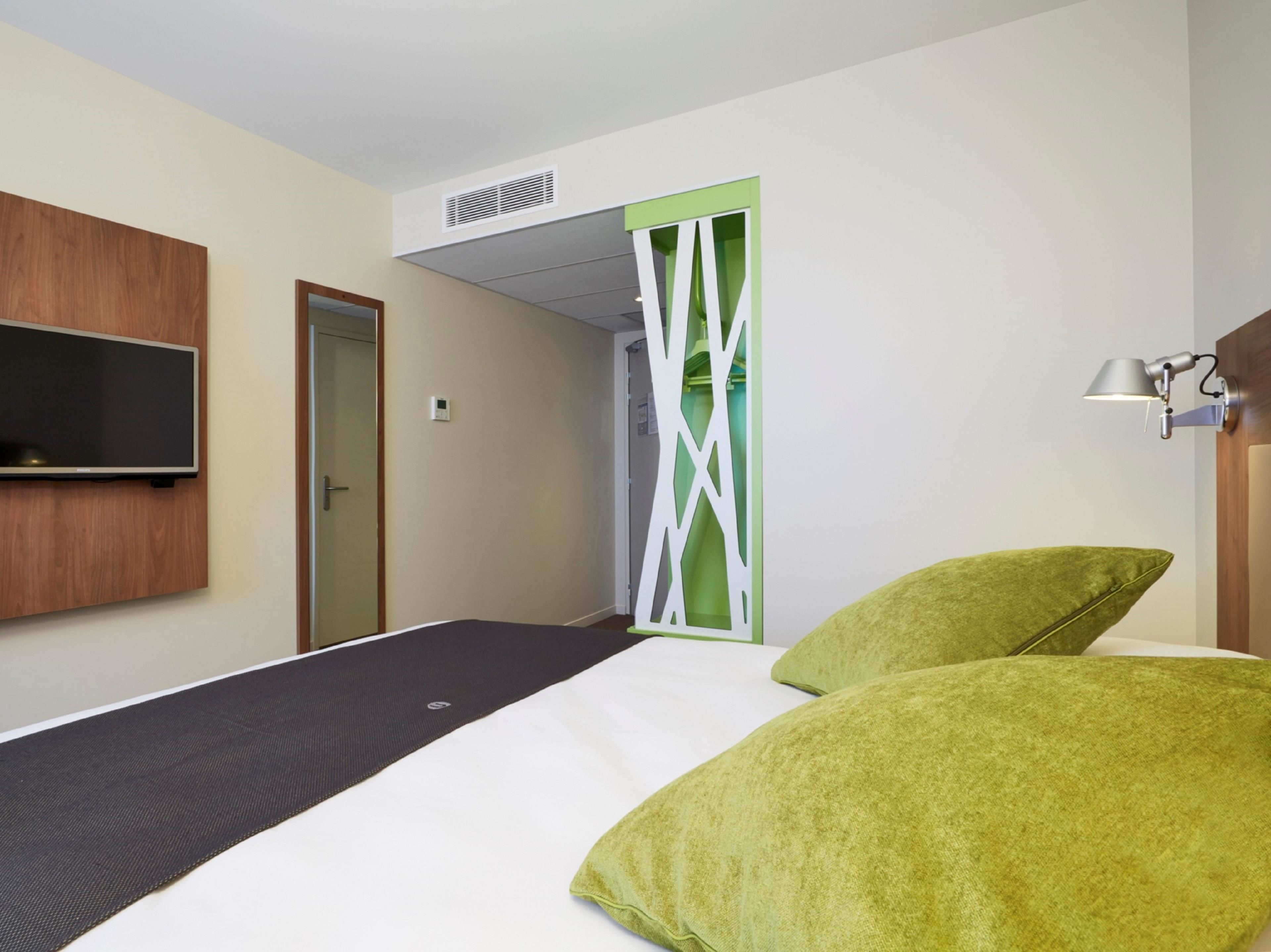 room, 1 double bed (next generation) | premium bedding, desk, soundproofing, iron/ironing board