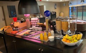 Desayuno buffet todos los días (EUR 13.90 por persona)