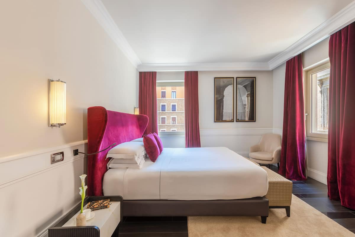 Ropa de cama de alta calidad, edredón, camas con pillow-top y minibar