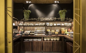 Daily buffet breakfast for a fee - Palazzo Navona (Rome)