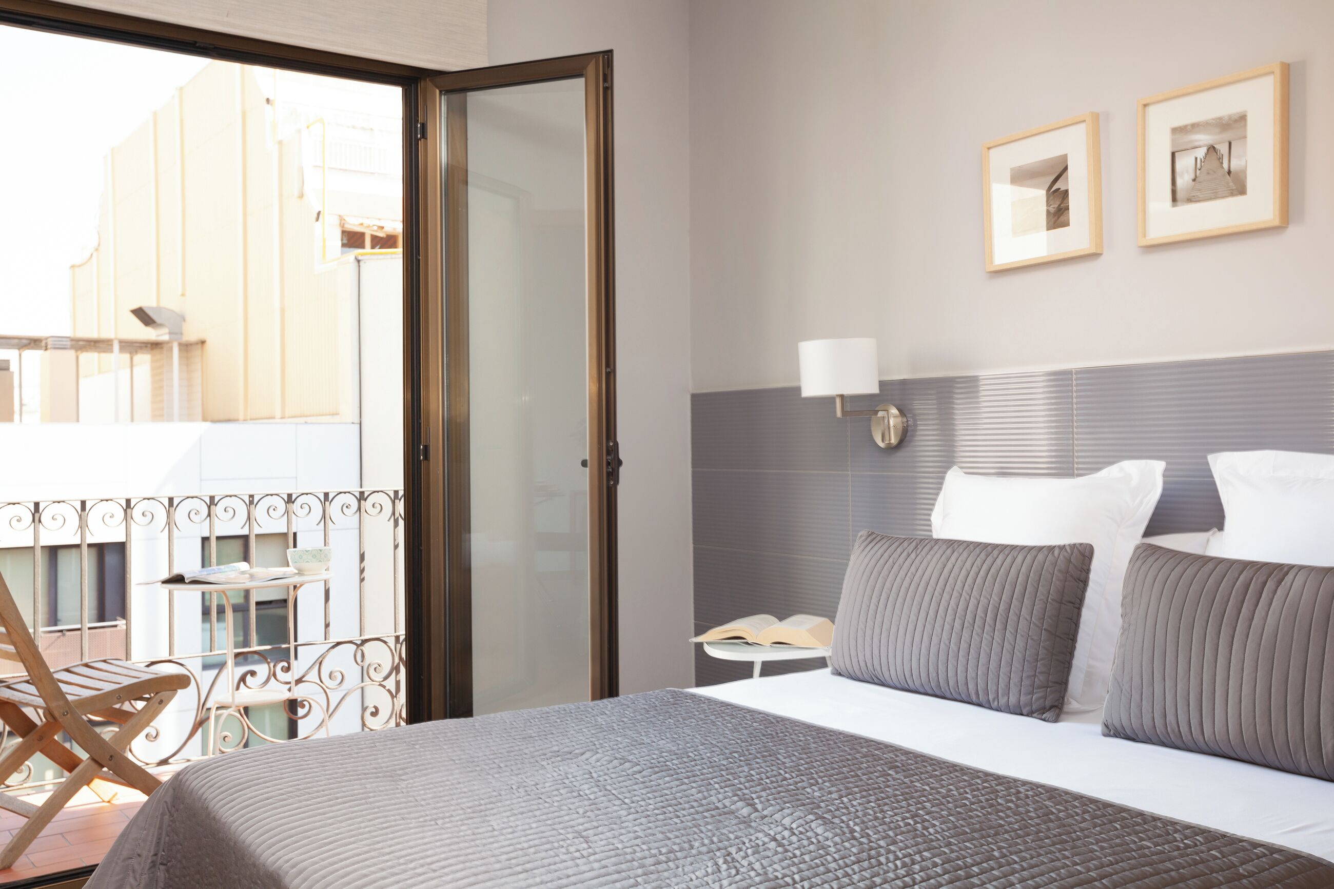 Apartamento | Cofres nos quartos, individualmente decorados