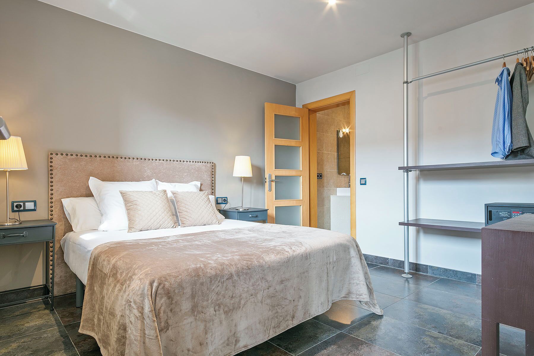 Cofres nos quartos, individualmente decorados