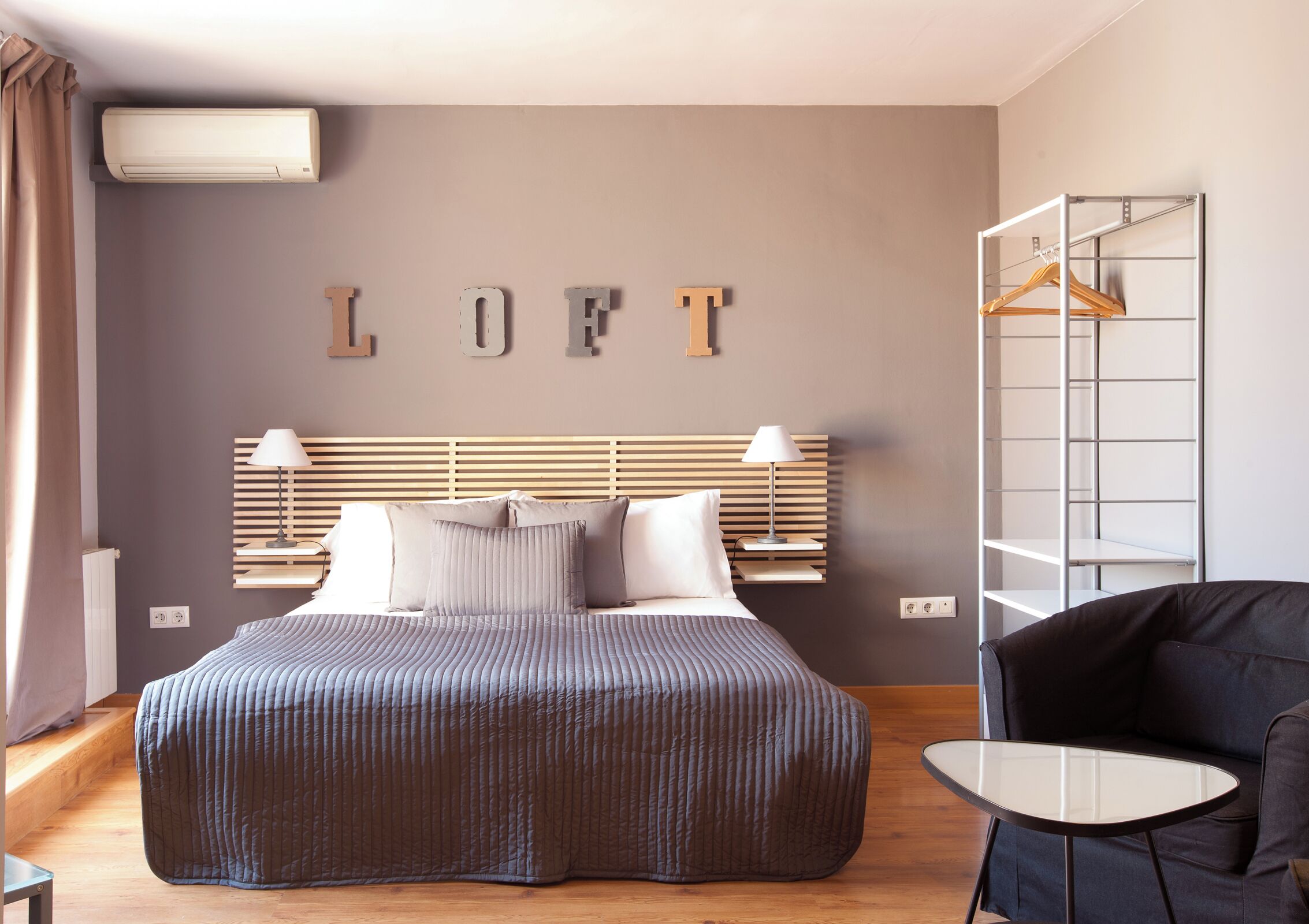 Cofres nos quartos, individualmente decorados