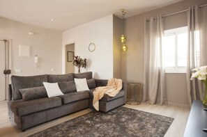 Flat-screen TV - Easy Sleep Eixample  (Barcelona)