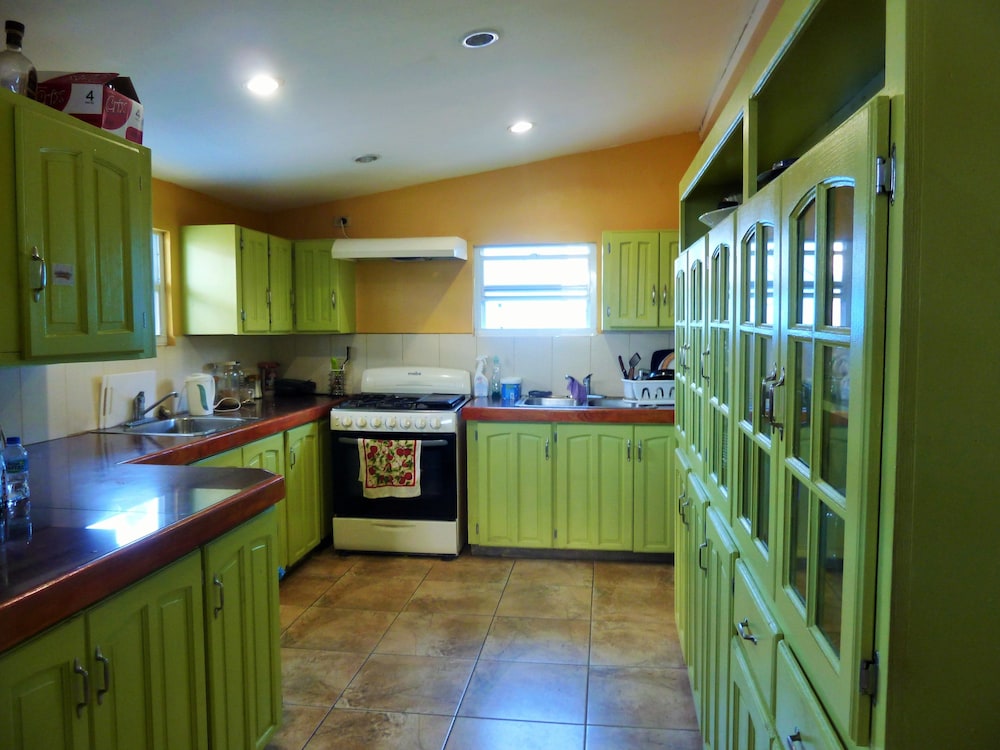 Miller's Guest House by null