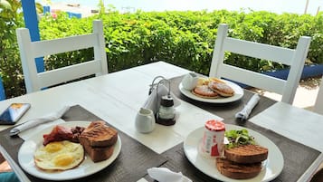 Daily cooked-to-order breakfast for a fee