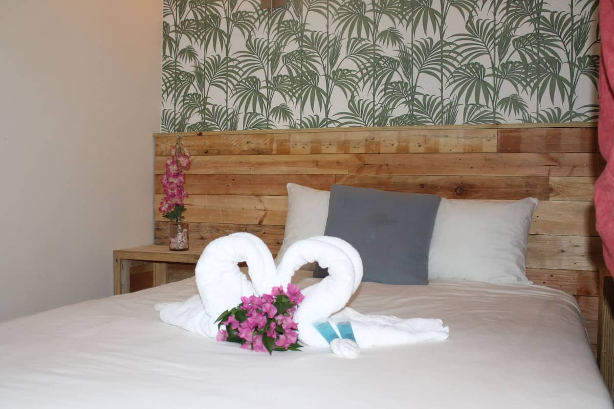 Free WiFi, bed sheets