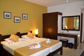 Deluxe Double Room, 1 Double Bed | 1 bedroom, minibar, in-room safe, desk - The Lakeside Hotel at Nuwarawewa (Anuradhapura)