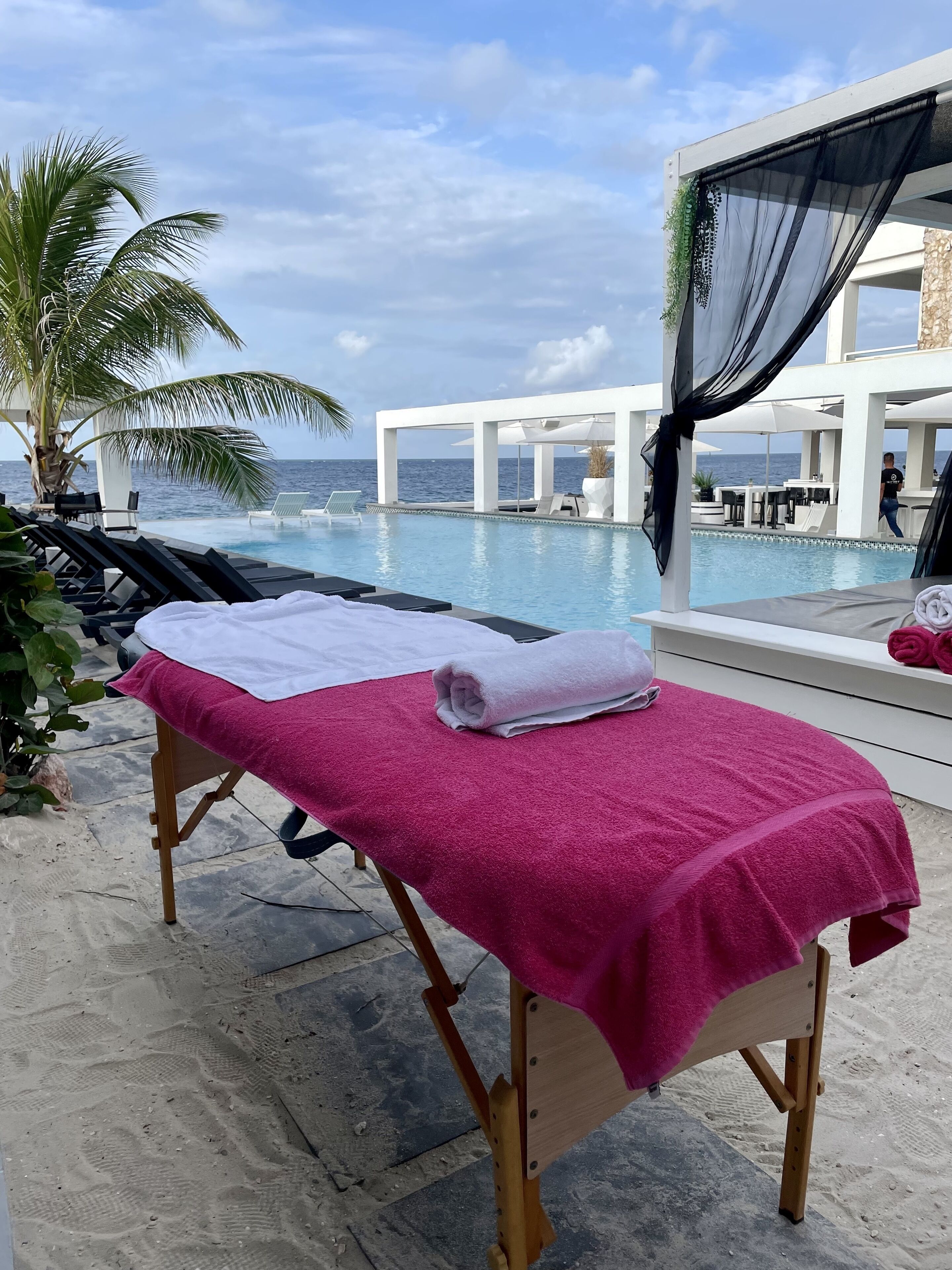 Deep-tissue massages, massages