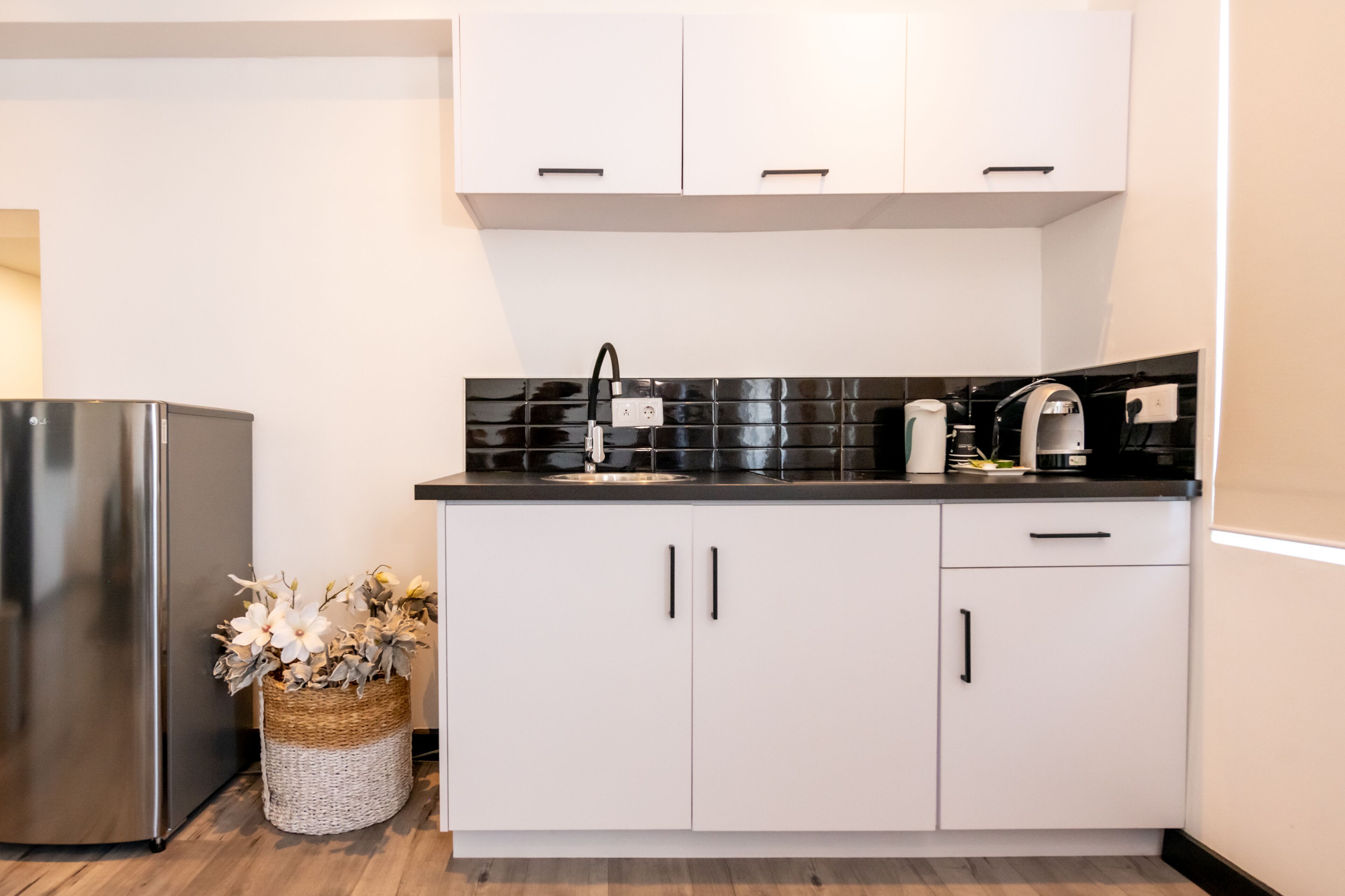 apartment, 2 bedrooms, sea view | private kitchen | coffee/tea maker, electric kettle