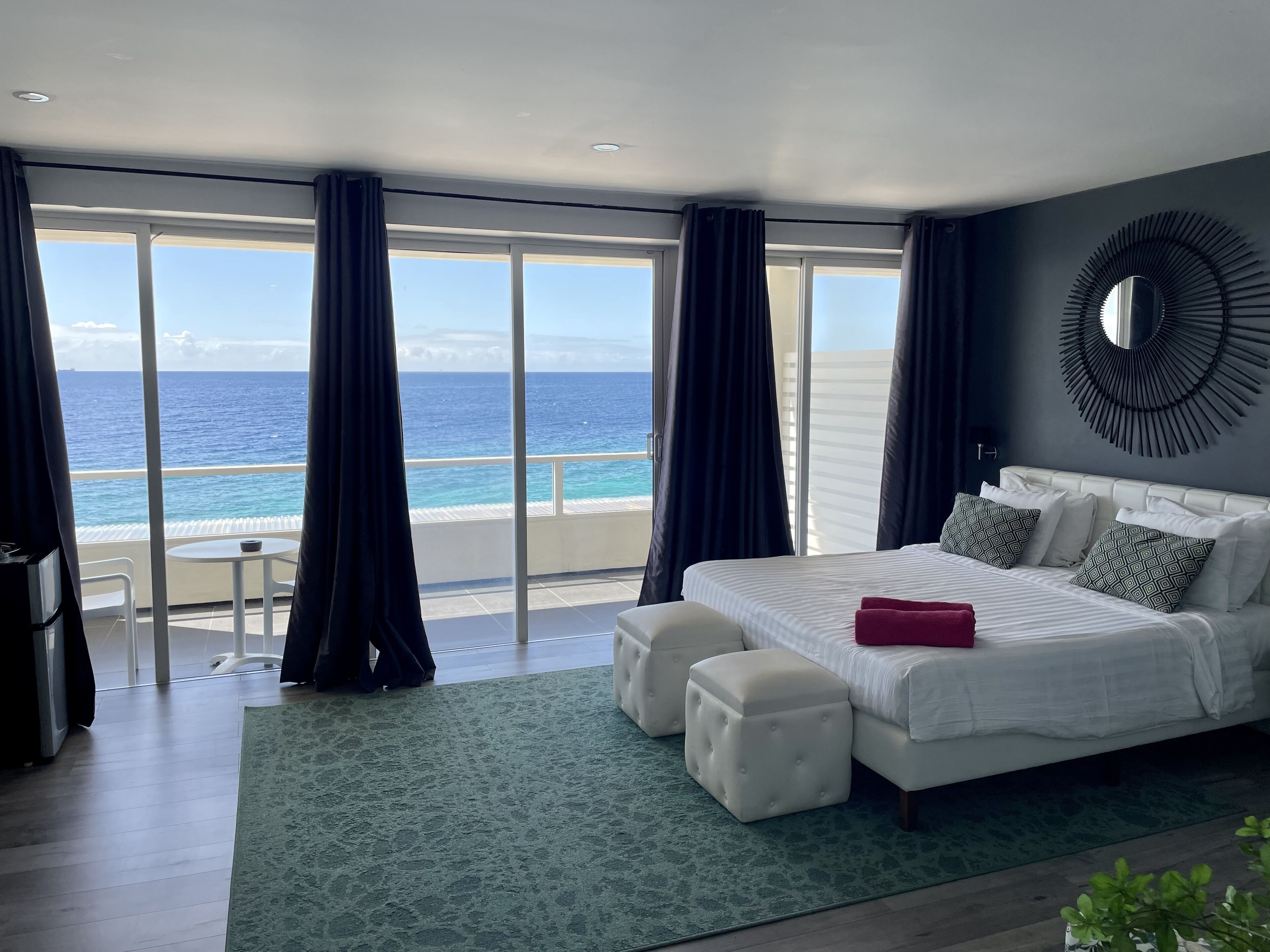 Deluxe King Room - Ocean Front View | Minibar, in-room safe, iron/ironing board, WiFi (free)