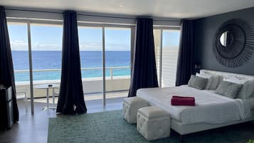 Deluxe King Room - Ocean Front View | Minibar, in-room safe, iron/ironing board, WiFi (free)
