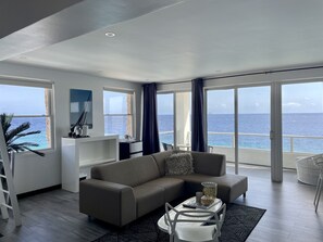 Junior Suite, Oceanfront | Living area