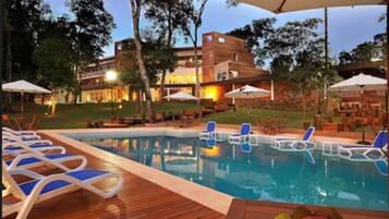 Outdoor pool, pool umbrellas, sun loungers