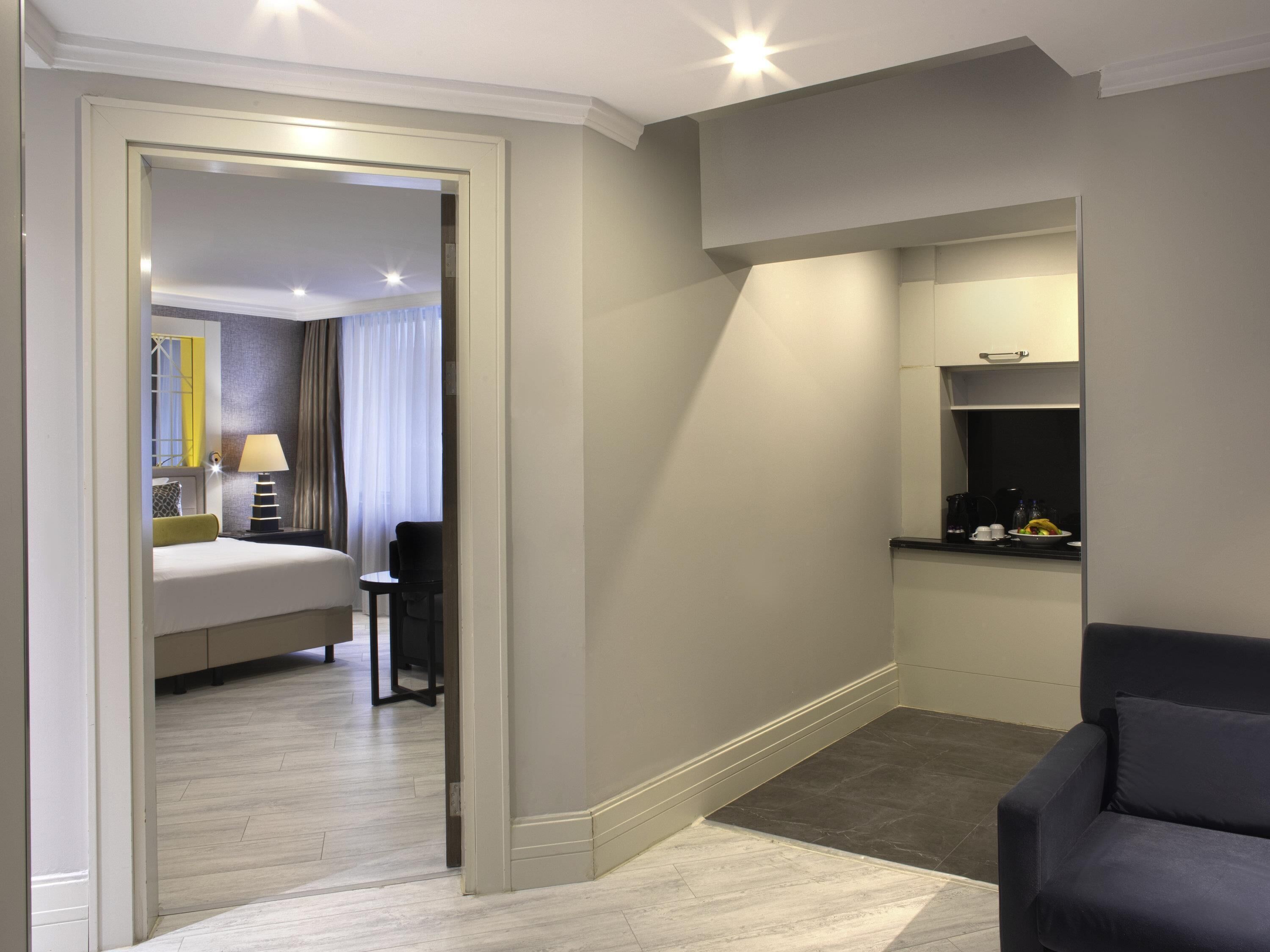 Hypo-allergenic bedding, minibar, in-room safe, soundproofing