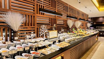 Tägliches Frühstücksbuffet (25 EUR pro Person)