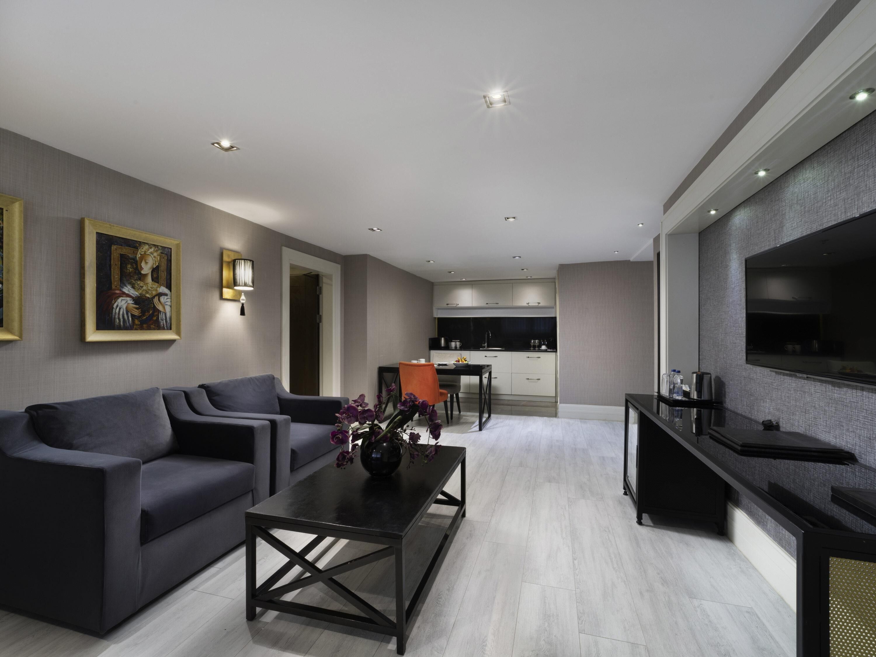 Rom – president, flere senger, byutsikt | Allergitestet sengetøy, minibar, safe på rommet og lydisolert