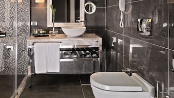 Douche, douche hydromassante, articles de toilette écologiques