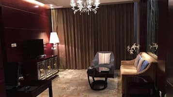 Minibar, in-room safe, iron/ironing board, Internet