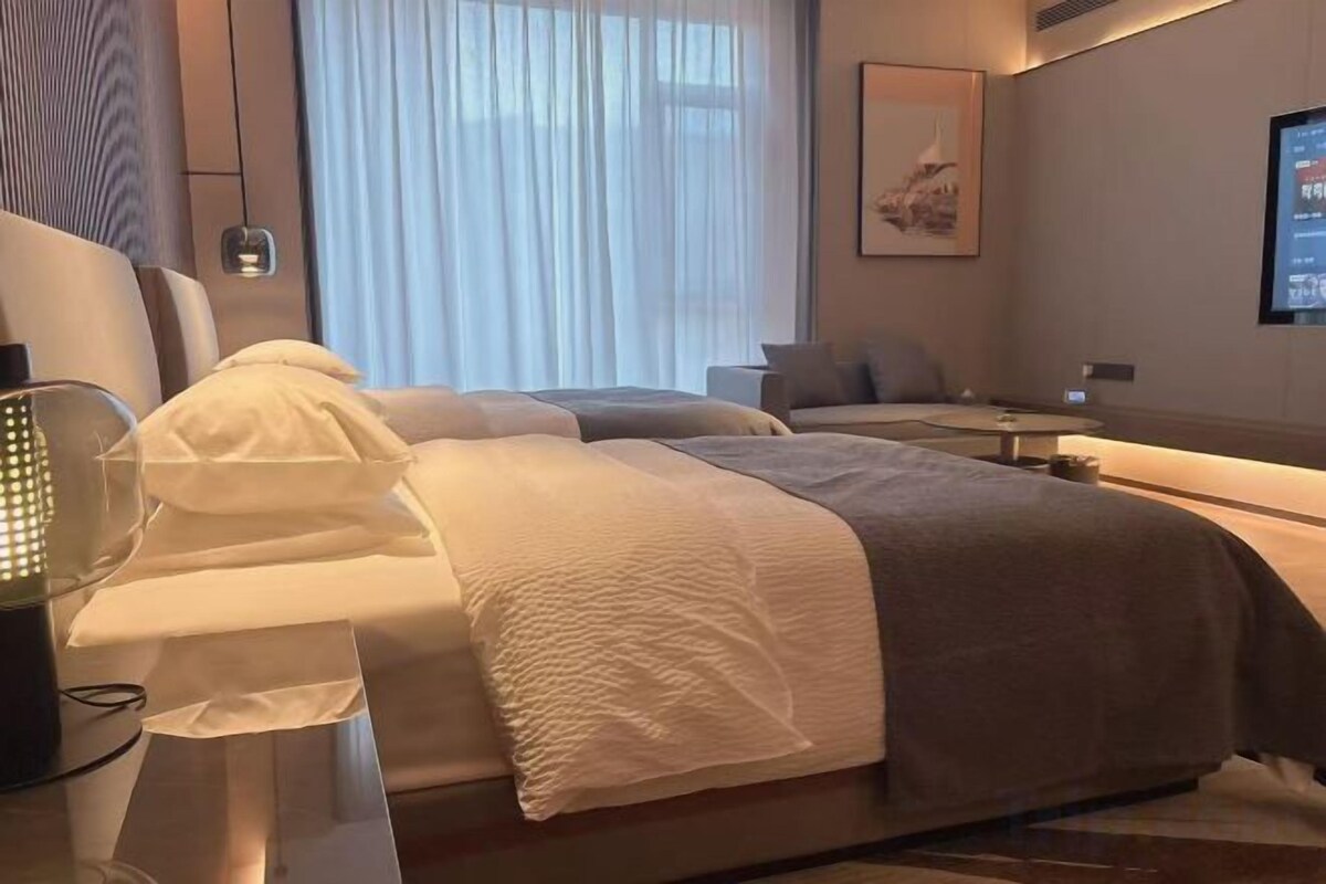 Minibar y caja de seguridad en la habitación 