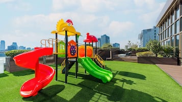 Área de juegos infantiles al aire libre