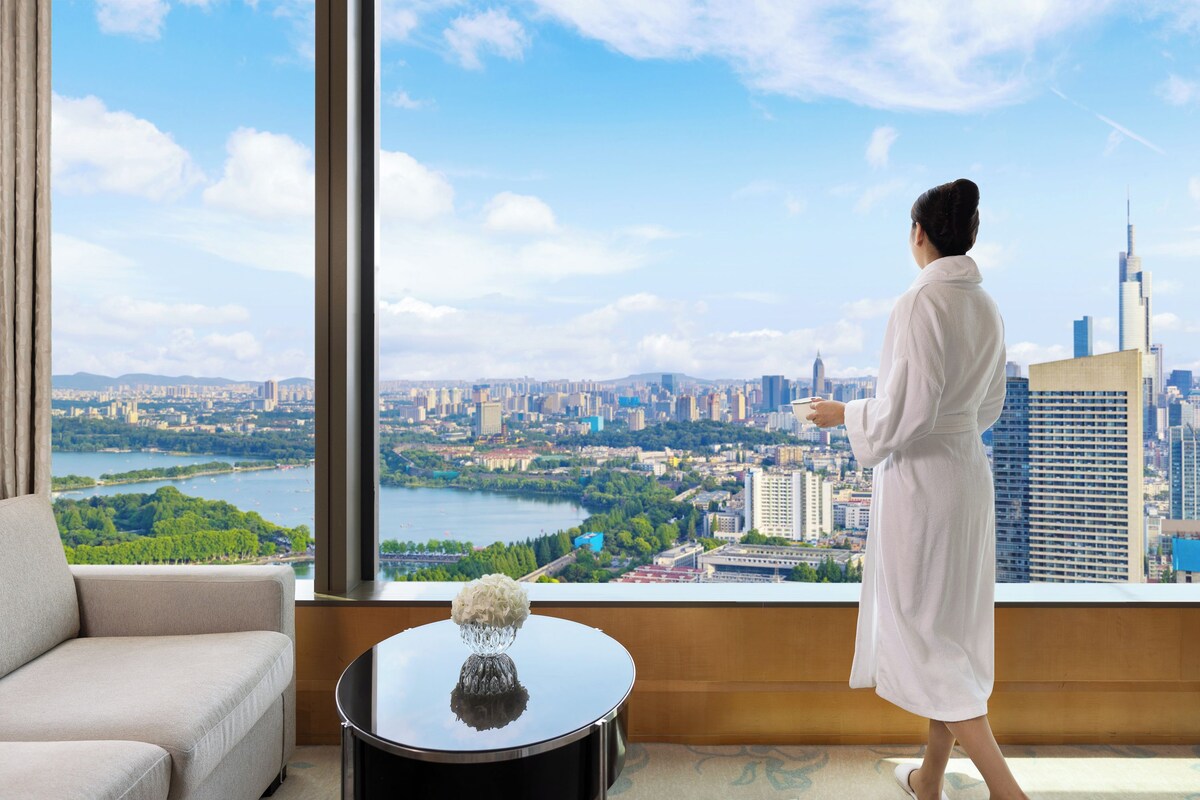 Deluxe Lake View King | View from room