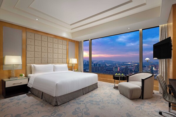 Hochwertige Bettwaren, Minibar, Zimmersafe, individuell dekoriert