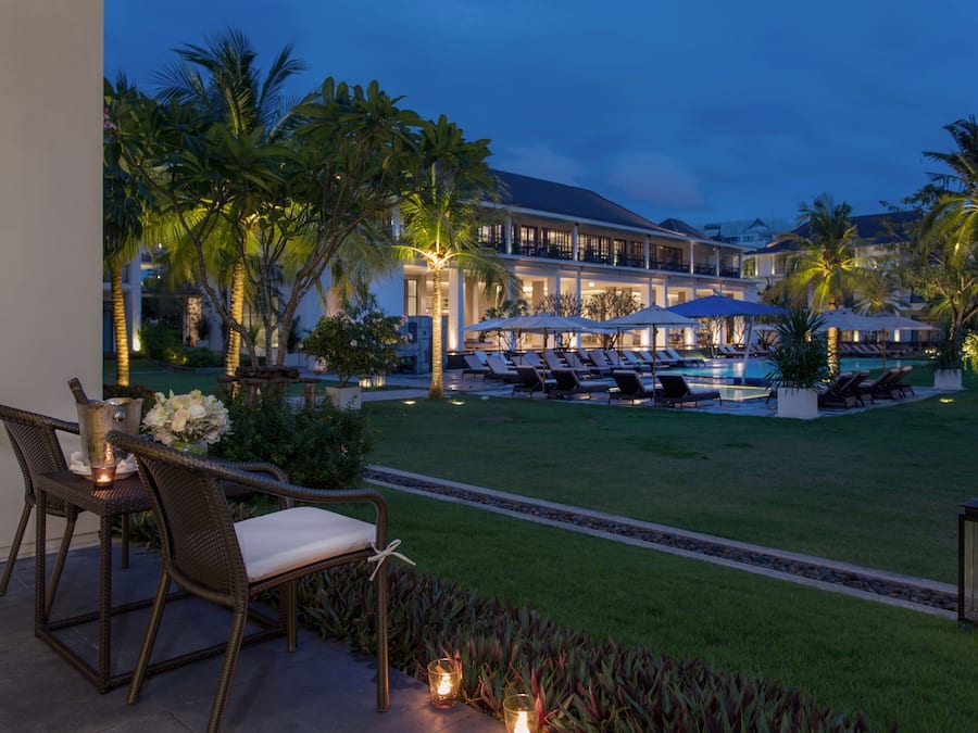 Minibar, caja de seguridad en la habitación y escritorio