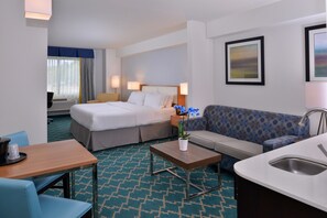 Desk, laptop workspace, blackout drapes, iron/ironing board - Holiday Inn Express & Suites West Ocean City by IHG (Ocean City)
