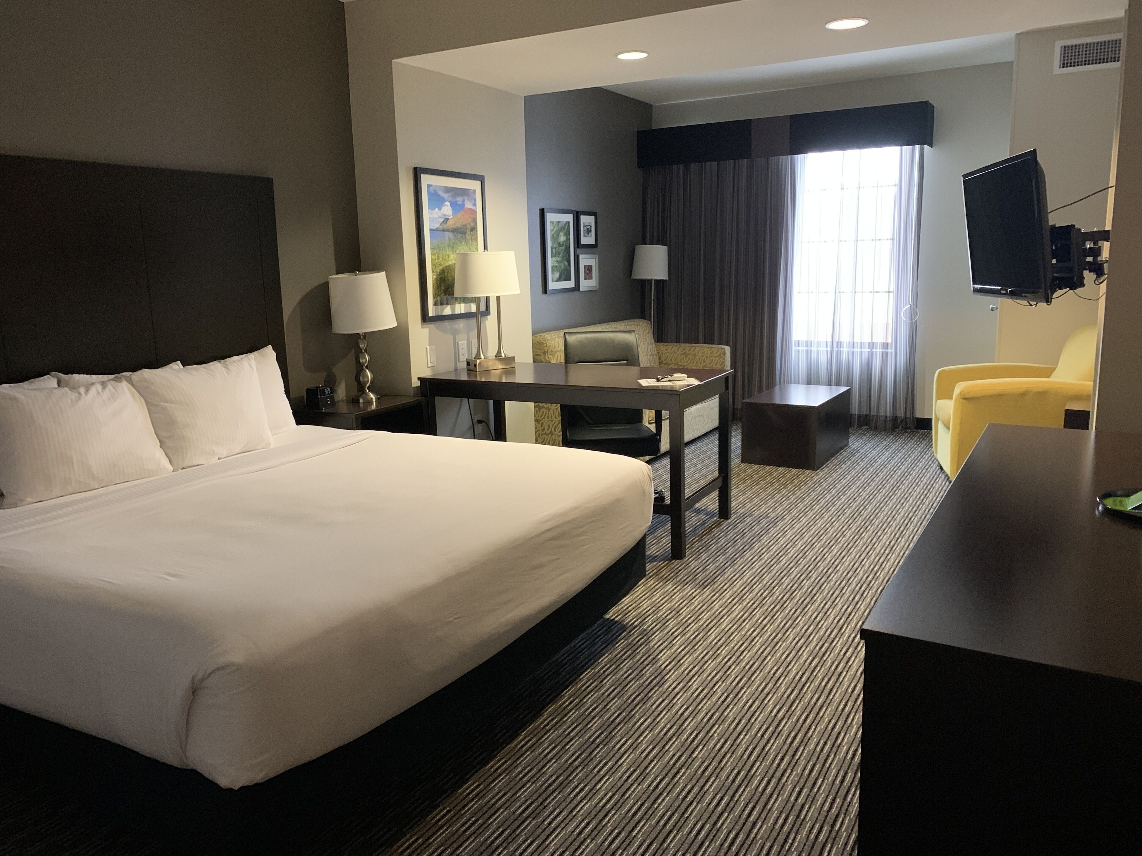 豪華套房, 1 張特大雙人床, 非吸煙房 | 高級寢具、書桌、熨斗/熨衫板、免費嬰兒床