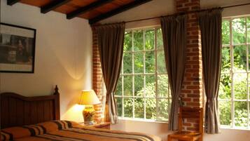 Habitación estándar | Caja de seguridad en la habitación y cortinas blackout