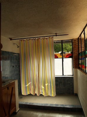 Family Room | Bathroom
