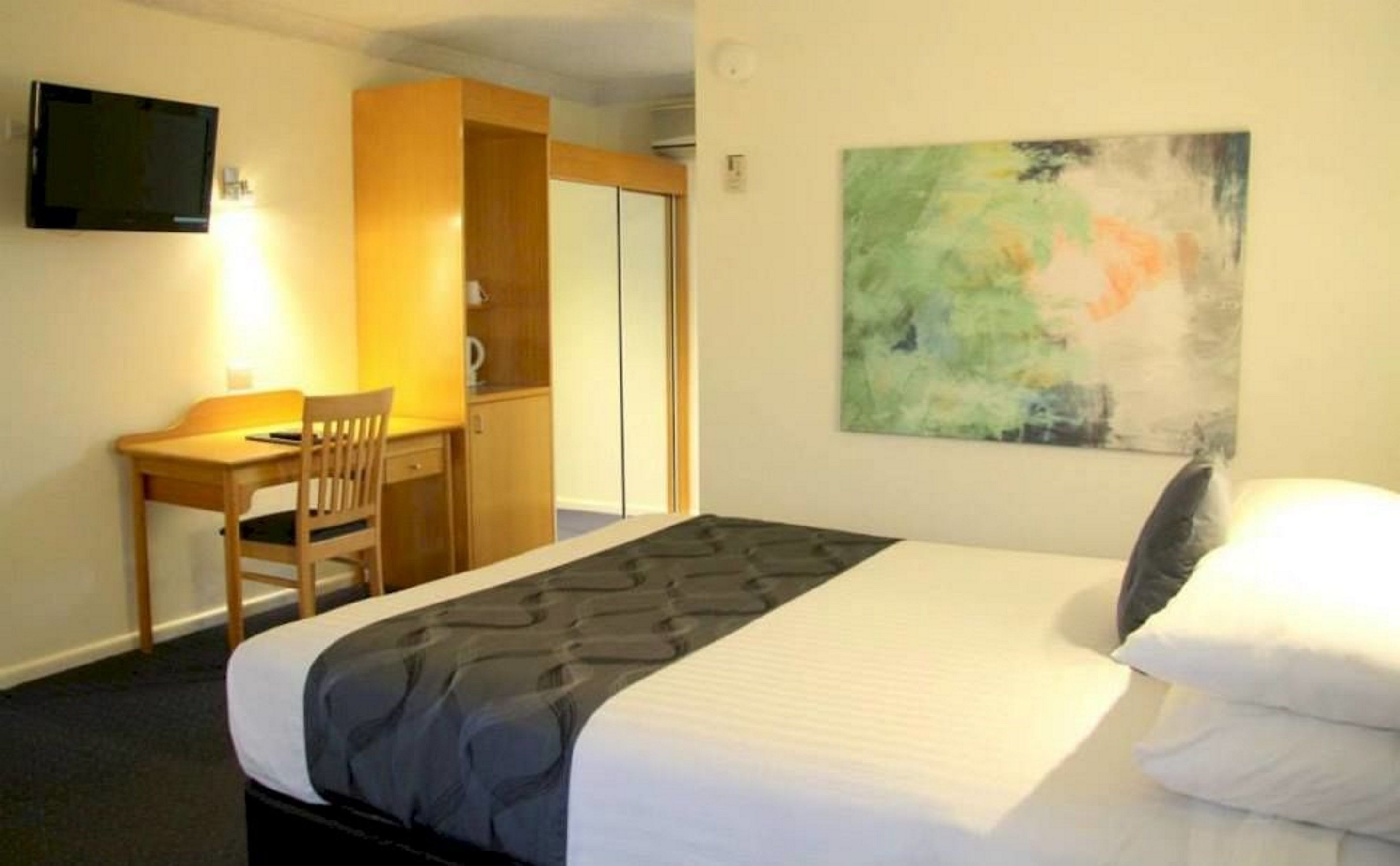 Desk, iron/ironing board, bed sheets