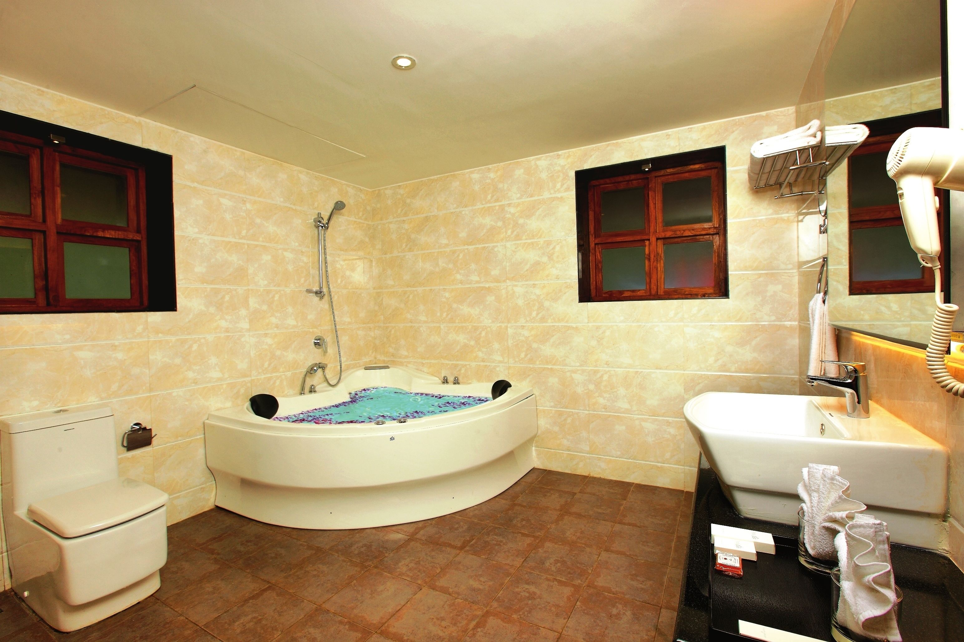 royal suite  | bathroom | free toiletries, hair dryer, slippers, towels