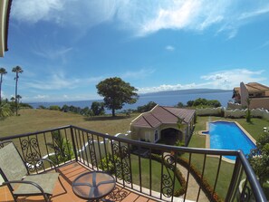 Suíte luxo, 2 camas Queen, vista para o mar | Vista da sacada