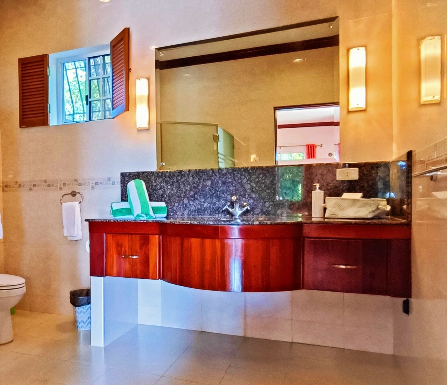 double room | bathroom | shower, rainfall showerhead, free toiletries, hair dryer