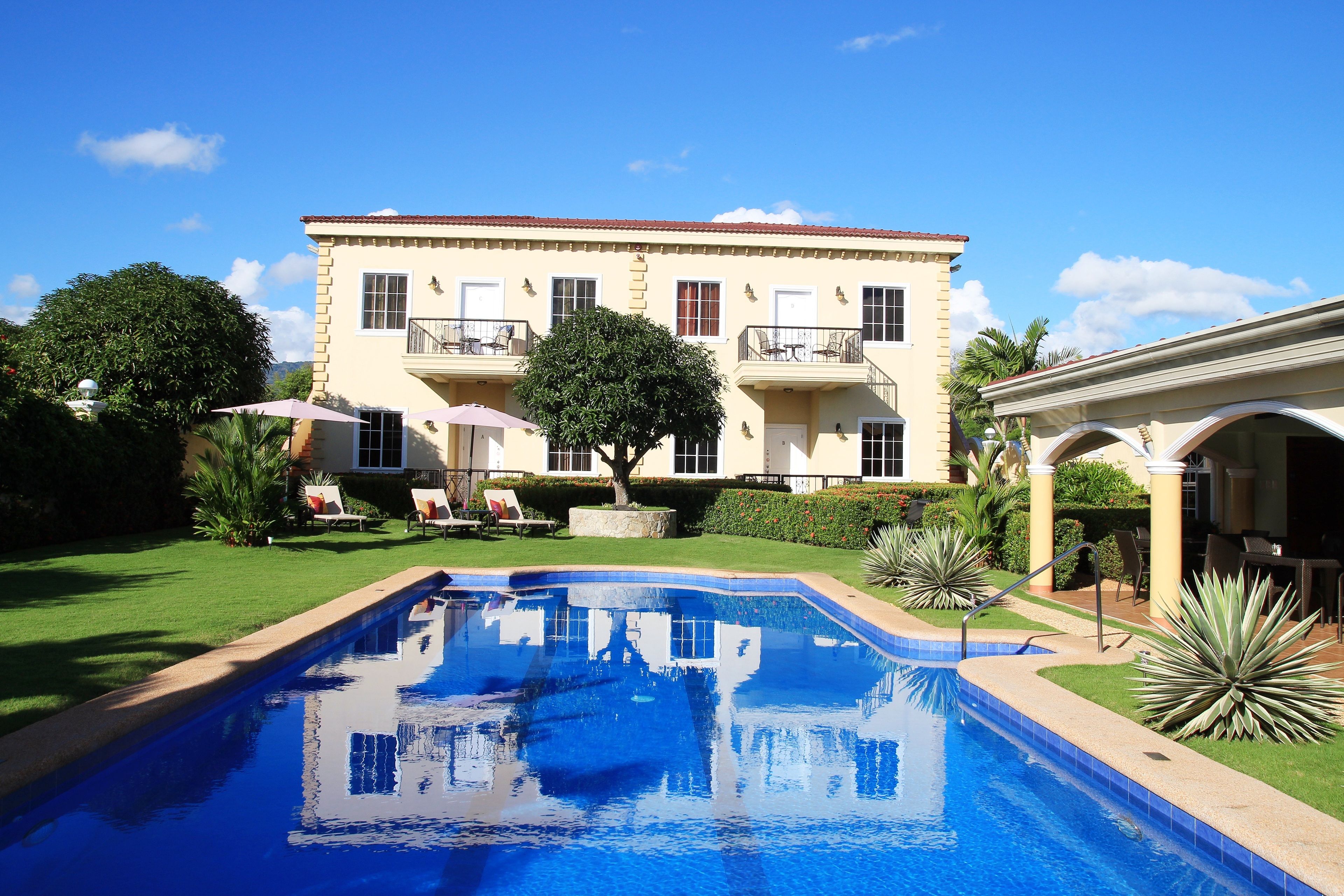 outdoor pool, open 8:00 am to 8:00 pm, pool loungers