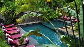 Outdoor pool, pool umbrellas, sun loungers